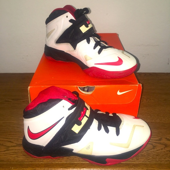 Nike LeBron James 7 Zoom Soldier VII MidTop Basketball Shoes - Picture 2 of 12